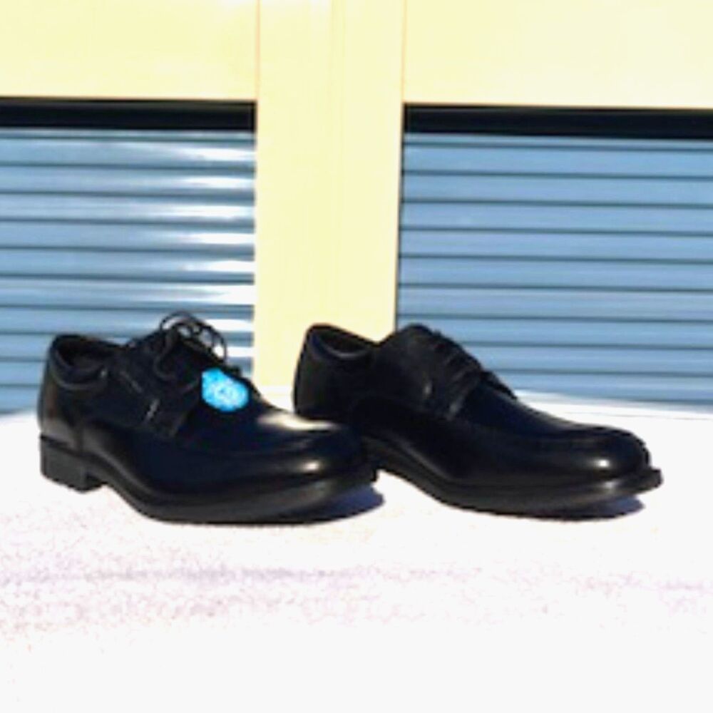 Size: 11M Waterproof . Hydro Shield Essential Apron Toe Dress Shoes . Rockport